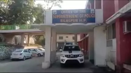 बिलासपुर सदर: स्वारघाट: अनियंत्रित ट्रक की टक्कर से खड़ी कार हुई क्षतिग्रस्त, मामला दर्ज