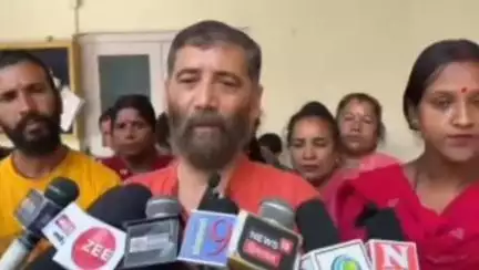 कुल्लू: सरसाड़ी के ग्रामीण तीन किलोमीटर दूर से पानी ला रहे हैं, विधायक नरोत्तम सिंह ठाकुर ने प्रशासन पर नहीं लेने का आरोप लगाया