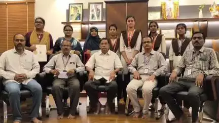 పలమనేరు: గంగవరం: రాష్ట్రస్థాయిలో ర్యాంకులు సాధించిన విద్యార్థులకు జిల్లా కలెక్టర్ నుండి షైనింగ్ స్టార్ అవార్డ్స్