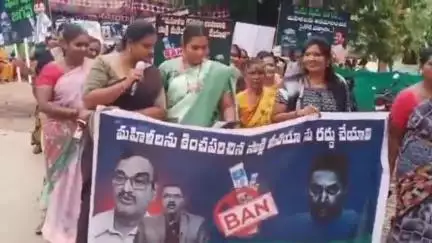 ప్రతిపాడు లో వైసీపీ మరియు ఆ ఛానల్ కు వ్యతిరేకంగా మహిళలు పెద్ద ఎత్తున నిరసన