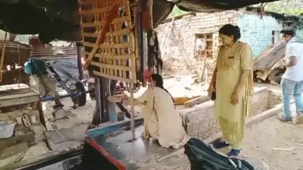 सुठालिया: सुठालिया क्षेत्र में संचालित 2 आरा मशीनों को वन विभाग ने किया सील