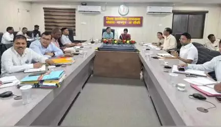 कलेक्ट्रेट में प्रभारी कलेक्टर ने जिले के अधिकारियों की बैठक की, योग दिवस की तैयारी के लिए दी गई जिम्मेदारी