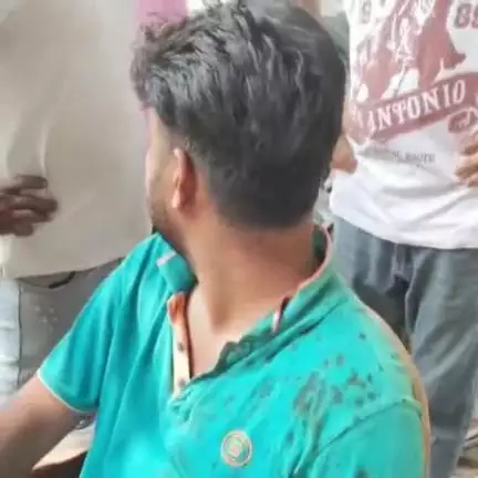 चनपटिया: चमैनिया परसा गांव में रोटी बैंक बेतिया ट्रस्ट के सह संपादक और उनके भाइयों पर जानलेवा हमला, वीडियो आया सामने