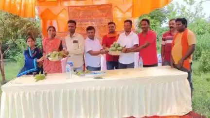 गोला: हेंसापोड़ा, रकुवा सुतरी और कोरांबे सहित अन्य पंचायतों में आम बागवानी महोत्सव सह मेला आयोजित