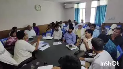 तारापुर: श्रावणी मेला 2025 की तैयारियों को लेकर अनुमंडल पदाधिकारी राकेश रंजन कुमार ने अधिकारियों के साथ की बैठक