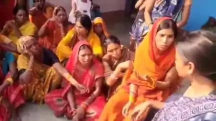 केरेडारी: केरेडारी में पूर्व विधायक अंबा प्रसाद ने मृतक बिजली कर्मी के परिवार से की मुलाकात