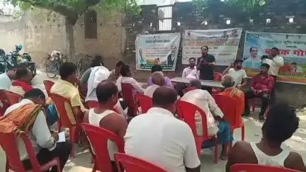 बैरिया: बगही रतनपुर पंचायत में किसान चौपाल का आयोजन, किसानों को दी गई जानकारी