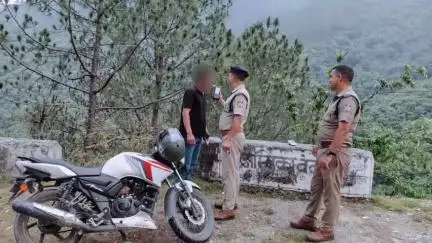 डीडीहाट: थाना कनालीछीना पुलिस ने शराब पीकर उत्पात मचाने वाले व्यक्ति को किया गिरफ्तार
