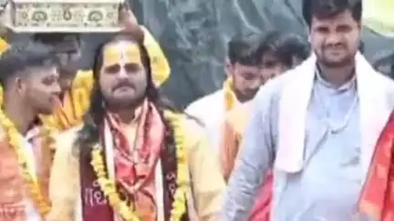 रुधौली: सिसवा में नौ दिवसीय श्रीमद्भागवत कथा ज्ञान यज्ञ के लिए निकाली गई कलश यात्रा, पंडित राजकुमार शास्त्री के नेतृत्व में हुई कलश यात्रा