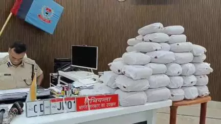 सिमडेगा: सिमडेगा एसपी अर्शी का सख्त निर्देश, नशे के सौदागरों के विरुद्ध लगातार होगी कार्रवाई