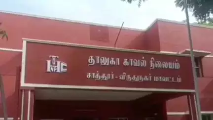 சாத்தூர்: நல்லமுத்தன்பட்டி கிராமத்தில் மனைவியை அடித்து  கொலை மிரட்டல் விடுத்த கணவர் மீது தாலுகா போலீசார் வழக்குப்பதிவு