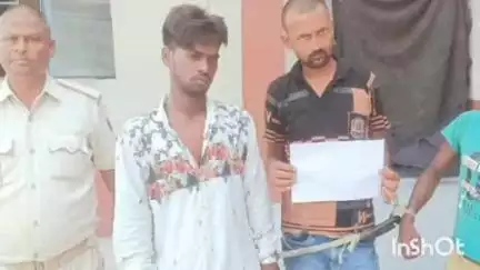 झंझारपुर: भैरवस्थान पुलिस ने एनएच 27 पर 16 लीटर देसी शराब व बाइक के साथ तीन शराब धंधेबाजों को किया गिरफ्तार