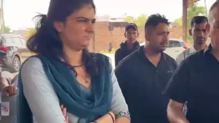 करनाल: आज मंगलवार को करनाल के गांव घिड़ में निशानदेही करने पहुंचे अधिकारी और पुलिस की टीमें