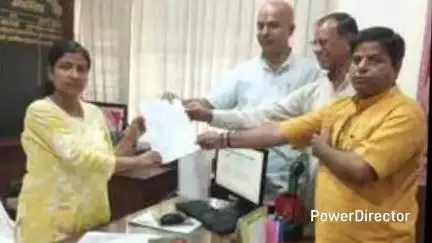 धारी: सीडीओ अनामिका को ज्ञापन सौंपकर धारी ब्लॉक की ग्राम सभा बबियाड के मोटरमार्गों के सुधारीकरण की मांग की गई