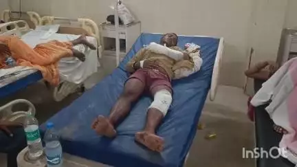 उन्नाव: उन्नाव के भतावां गांव के पास अज्ञात वाहन की टक्कर से बाइक सवार युवक घायल, जिला अस्पताल में भर्ती