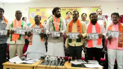 ಬಳ್ಳಾರಿ:ರಾಜ್ಯದಲ್ಲಿ ಎಲ್ಲಿಯೂ ಅಭಿವೃದ್ಧಿ ಕಾರ್ಯಗಳು ನಡೆಯುತ್ತಿಲ್ಲ ಕಾಂಗ್ರೆಸ್ ನಾಯಕರ ವಿರುದ್ಧ ವಾಗ್ದಾಳಿ ನಡೆಸಿದ ಮಾಜಿ ಸಚಿವ ಶ್ರೀರಾಮುಲು