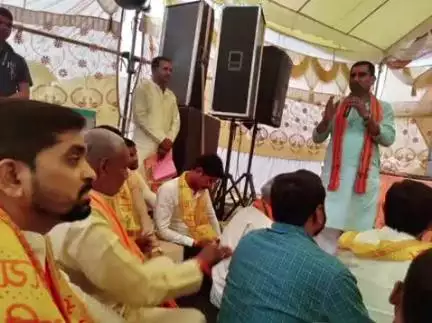 पंडरिया: ग्राम तोरवा में आयोजित श्रीमद भागवत कथा पुराण कार्यक्रम में शामिल होने पहुंचे केंद्रीय राज्य मंत्री तोखन साहू