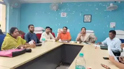 गोला: प्रखंड कार्यालय गोला सभागार में पंचायत समिति सदस्यों की समीक्षात्मक बैठक रही हवा-हवाई