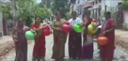 ಗದಗ: ನಗರದ ಹುಡ್ಕೊ ಕಾಲೋನಿಯಲ್ಲಿ ನೀರಿಗಾಗಿ ಹಾಹಾಕಾರ, ಪ್ರತಿಭಟನೆ #localissue