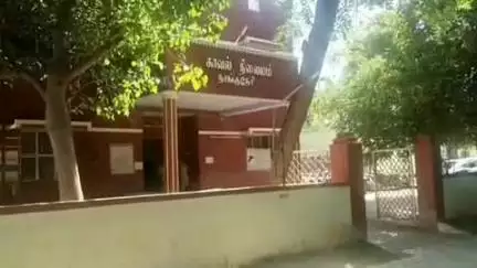 நாங்குநேரி: நீதிமன்ற விசாரணைக்கு ஆஜராகாமல் தலைமுறைவாக இருந்த பிடியான எதிரியை பட்டர் புரத்தில் கைது செய்த காவல்துறையினர்