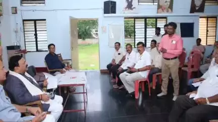 ಹುಬ್ಬಳ್ಳಿ ನಗರ: ಹುಬ್ಬಳ್ಳಿಯ ಕಲ್ಮೇಶ್ವರ‌ ನಗರ ಹಾಗೂ ಸಿದ್ದಕಲ್ಯಾಣ ನಗರದಲ್ಲಿ ಶಾಸಕ ಮಹೇಶ ಟೆಂಗಿನಕಾಯಿ ಜನ ಸಂಪರ್ಕ ಸಭೆ