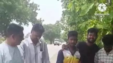 आर्वी: आर्वी पोलिसांची तळेगाव ते आर्वी रोड भाकरे नगर जवळ नाकाबंदी..दुचाकी मोबाईल गावठी मोहा दारू सह1 लाख 7500 रुपयांचा मुद्देमा