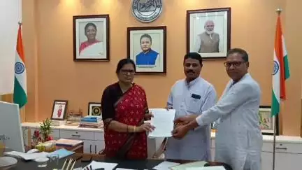 ଦେବଗଡ: ଜିଲ୍ଲାରେ ବିଭିନ୍ନ ପର୍ଯ୍ୟଟନସ୍ଥଳୀର ବିକାଶ ପାଇଁ ଭୁବନେଶ୍ୱର ଠାରେ ଉପମୁଖ୍ୟମନ୍ତ୍ରୀଙ୍କୁ ଜିଲ୍ଲା ବିଜେପି ସଭାପତିଙ୍କ ଦାବିପତ୍ର ପ୍ରଦାନ