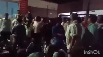 मावली: खेरोदा में ग्रामीणों ने विरोध प्रदर्शन कर लापरवाही व गलत रिपोर्ट बनाने वाले कर्मियों के खिलाफ कार्रवाई की मांग की