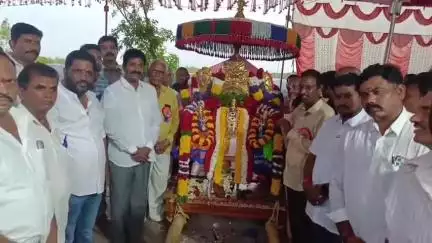 గిద్దలూరు: రాచర్ల మండలం యడవల్లి గ్రామంలో శ్రీ లక్ష్మీ చెన్నకేశవ స్వామి బ్రహ్మోత్సవాలలో పాల్గొన్న ఎమ్మెల్యే అశోక్ రెడ్డి