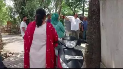कांगड़ा: APMC अध्यक्ष निशु मोगरा ने कांगड़ा के विभिन्न क्षेत्रों में पेयजल स्रोतों का किया निरीक्षण