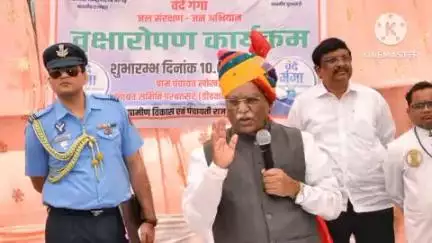 परबतसर: खोखर में राज्यपाल हरिभाऊ बागड़े ने पौधरोपण किया, ग्रामीणों से किया संवाद