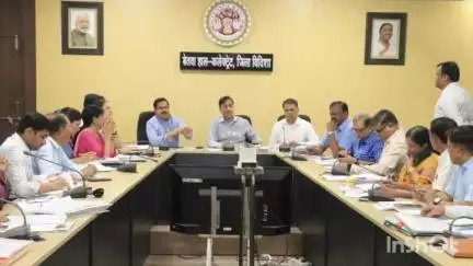 पठारी: जिले में 'एक पेड़ मां के नाम' अभियान के तहत 8 लाख पौधे रोपने का लक्ष्य, कलेक्टर ने दिए निर्देश