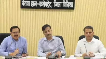 त्योंदा: कलेक्टर ने जिले में दोपहिया वाहन से आने वाले शासकीय अधिकारियों को हेलमेट लगाने के निर्देश दिए