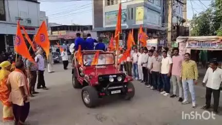निम्बाहेड़ा: श्री कल्ला जी वेदपीठ से निकली भगवामयी वाहन रैली, केसरिया झंडी दिखाकर किया गया शुभारंभ