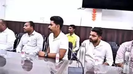 मगरलोड: जिला कार्यालय में सेना भर्ती के प्रशिक्षण देने वालों की कलेक्टर ने ली बैठक, कहा- प्रशिक्षण देने वालों को मिलेगी सहायता