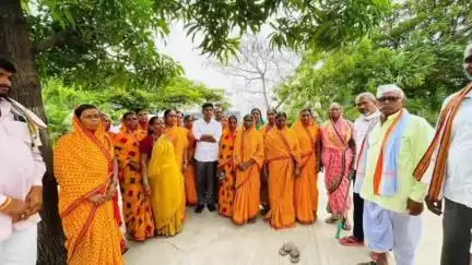 जाफराबाद: आ.संतोष पाटील दानवे यांना मतदारसंघातील वारकऱ्यांनी दिले पायी दिंडी सोहळ्याचे निवासस्थानी निमंत्रण
