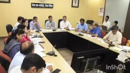 ग्यारसपुर: जिले में वयोवंदना योजना के तहत सभी के आयुष्मान कार्ड जल्द बनाने के लिए कलेक्टर ने अधिकारियों को दिए निर्देश
