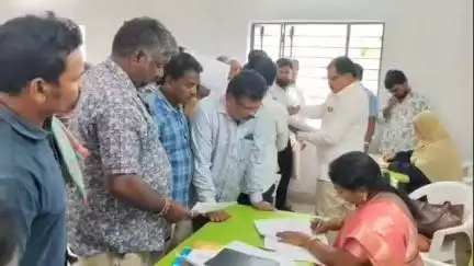 బోధన్: జానకంపేట గ్రామంలో ఎమ్మార్వో దత్తాత్రేయ ఆధ్వర్యంలో రెవెన్యూ సదస్సు
