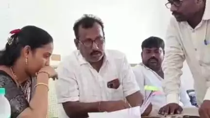 యర్రగొండపాలెం: అధికారులు ప్రజల సమస్యల పరిష్కరించాలని సర్వసభ్య సమావేశంలో సూచించిన ఎంపీపీ గుమ్మా పద్మజ