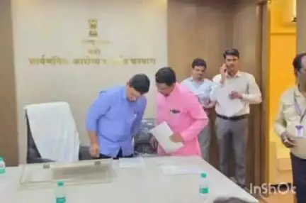 राजूरा: आ.देवराव भोंगळे यांची मुंबई येथील मंत्रालयात  विविध समस्या निकाली काढण्यासंदर्भात  मंत्र्यांना निवेदन