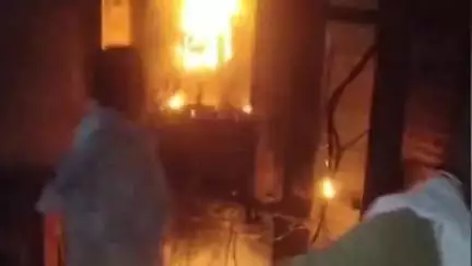 खातेगांव: खातेगांव में ट्रांसफार्मर में प्रतिदिन लग रही आग, वोल्टेज की समस्या का नहीं हो रहा निदान