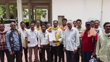 बालोद: बालोद के किसानों ने कलेक्टर कार्यालय पहुंचकर ज्ञापन सौंपा, त्रुटि सुधार के लिए एक से अधिक बार किया जा चुका है आवेदन