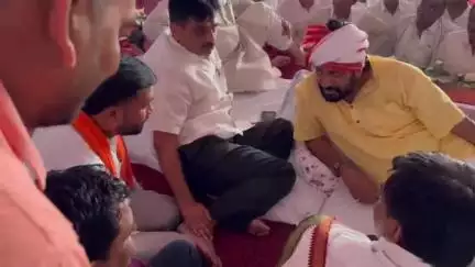 अमरावती: माजी आमदार बच्चू कडू यांच्या अन्नत्याग आंदोलनाला उबाठा शिवसेनेचे विधानसभा समन्वयक मारोटकर यांनी भेट देऊन दिला पाठिंबा