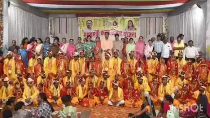 कुरूद: विन्ध्यवासिनी मंदिर के पीछे स्थित सामुदायिक भवन में मुख्यमंत्री कन्या विवाह योजना के तहत 38 जोड़ों का विवाह हुआ सम्पन्न