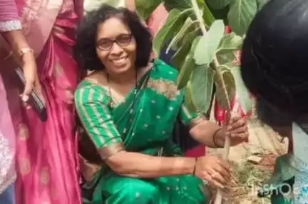 राजूरा: इन्फट जिजस इंग्लीश पब्लिक स्कूल येथे महिला शिक्षिकांची वडाचे वृक्षारोपण करून वटपौर्णिमा साजरी