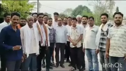 मझोली: MSP पर मूंग व उड़द की खरीदी न होने से नाराज़ किसानों ने मझौली में निकाली रैली, तहसीलदार को सौंपा ज्ञापन