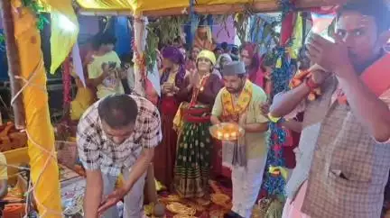 डुंडा: विधायक गंगोत्री ने मंजकोट गांव में आयोजित भागवत कथा में की शिरकत
