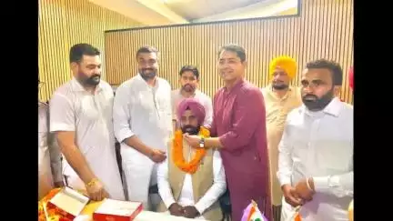 ਐਸਏਐਸ ਨਗਰ ਮੁਹਾਲੀ: ਵਨ ਭਵਨ ਵਿਖੇ ਥਿੰਦ ਨੇ ਪੰਜਾਬ ਰਾਜ ਪੱਛੜੀਆਂ ਸ਼੍ਰੇਣੀਆਂ ਕਮਿਸ਼ਨ ਦੇ ਚੇਅਰਮੈਨ ਵਜੋਂ ਅਹੁਦਾ ਸੰਭਾਲਿਆ , ਕੈਬਨਿਟ ਮੰਤਰੀ ਅਮਨ ਅਰੋੜਾ ਰਹੇ ਮੌਜੂਦ