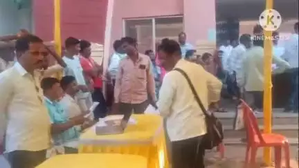 सोनाहातु: सोनाहातु प्रखंड परिसर में जनता दरबार का हुआ आयोजन, विधायक अमित कुमार महतो ने सुनी लोगों की समस्या