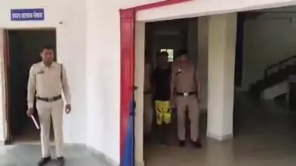 भैयाथान: चंदरपुर में 9 माह के पुत्र की हत्या और पत्नी पर प्राणघातक हमला करने के आरोपी को भटगांव पुलिस ने किया गिरफ्तार